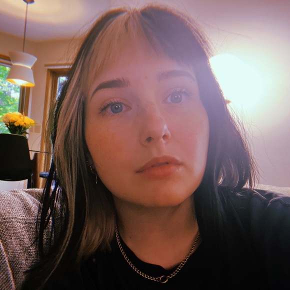 Profile Picture of Alexis Tillotson (@alexisherself) on Poshmark