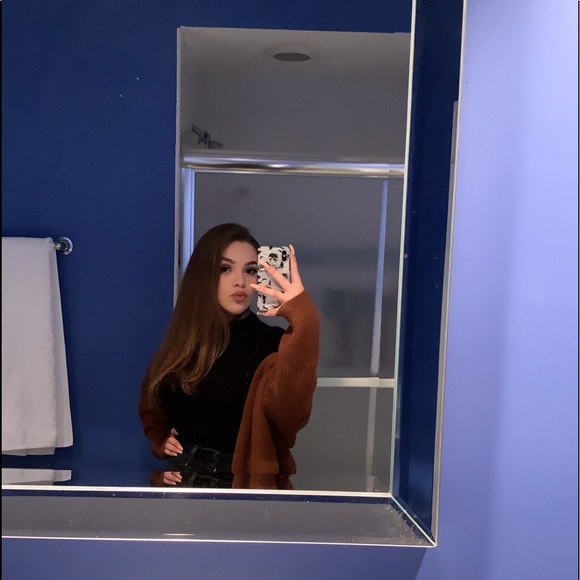 Profile Picture of Paula Gonzalez (@pau10_09) on Poshmark
