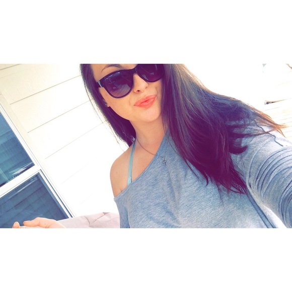 Profile Picture of Tayler Marchbanks (@taaylermariee) on Poshmark