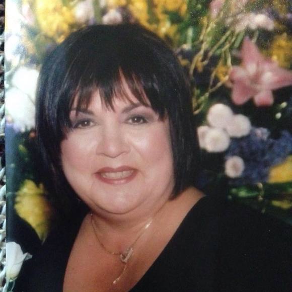 Profile Picture of Christine Campaniello (@ccampaniello) on Poshmark