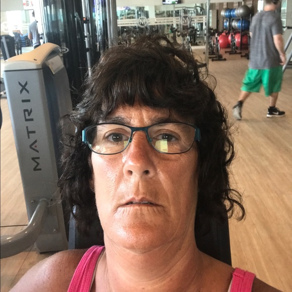 Profile Picture of Julie Wiencek (@mommadub18) on Poshmark