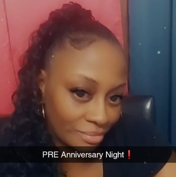 Profile Picture of Yvonne Wallop (@ywallop) on Poshmark