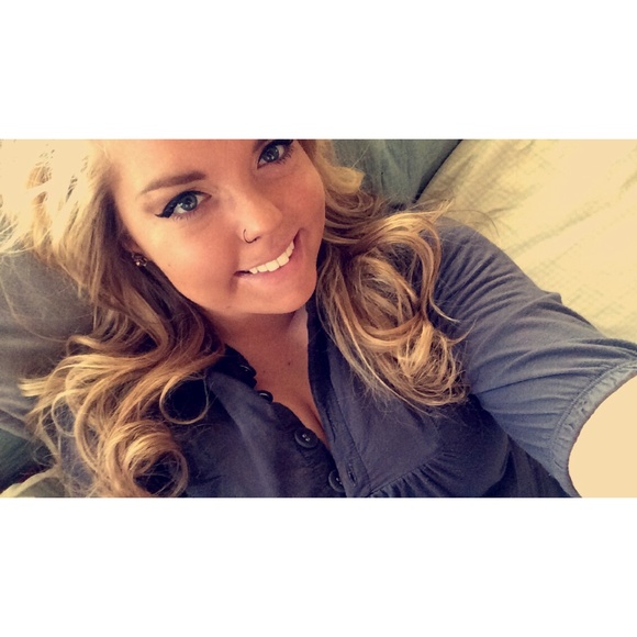 Profile Picture of Skylar Dahlgaard (@skylarreneeee) on Poshmark