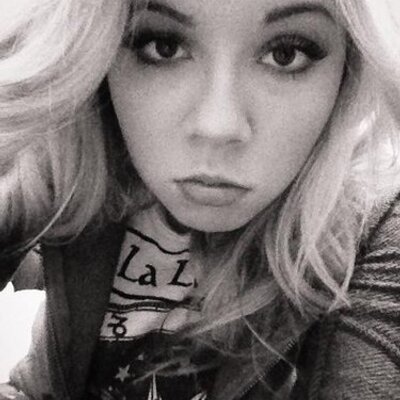 Profile Picture of Julia McCurdy (@JennetteJulia) on Twitter