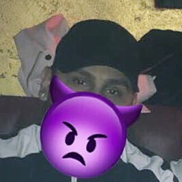 Profile Picture of Luis Abarca (@abarcaacosta) on Poshmark