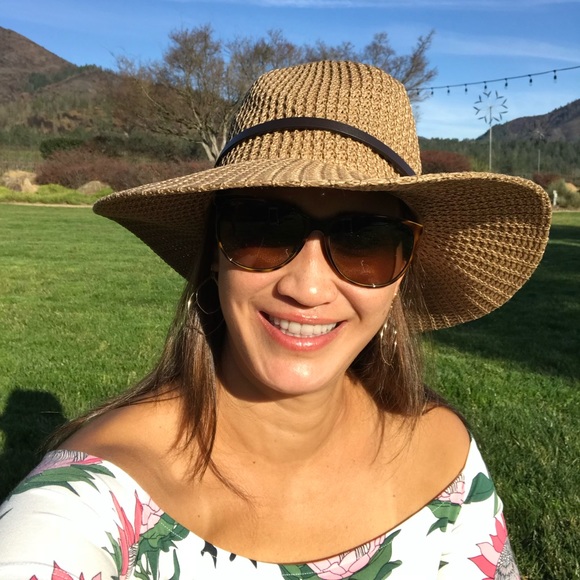 Profile Picture of Kanani Makaimoku (@kananimakaimoku) on Poshmark