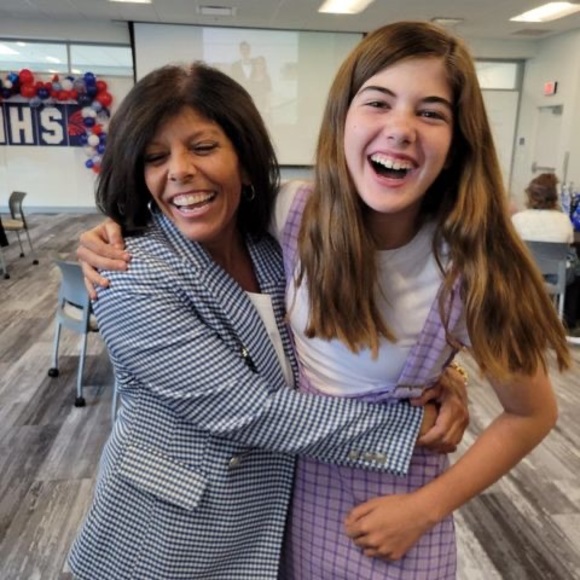 Profile Picture of Amyjo Kneisel (@amyjokneisel) on Poshmark