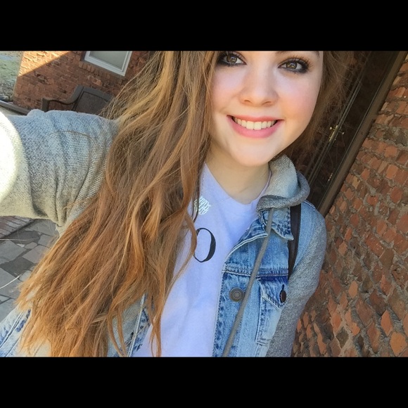 Profile Picture of Madison Dushan (@maddie_ainsley) on Poshmark