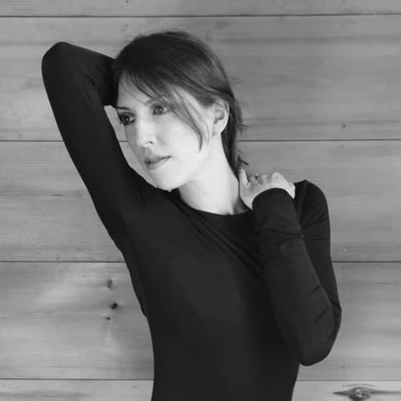 Profile Picture of Mora Camenga (@camenmo) on Poshmark