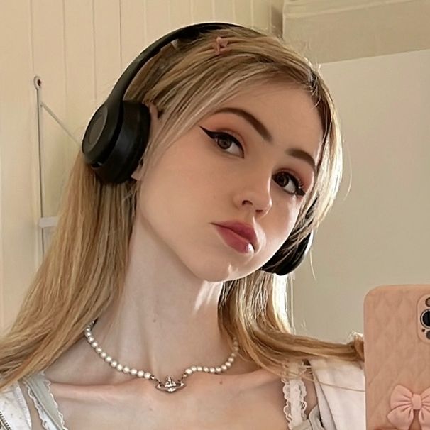 Profile Picture of karo (@sweetcoolkaro) on Tiktok