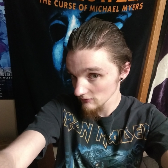 Profile Picture of Blake Schultz (@blakeschultz54) on Poshmark