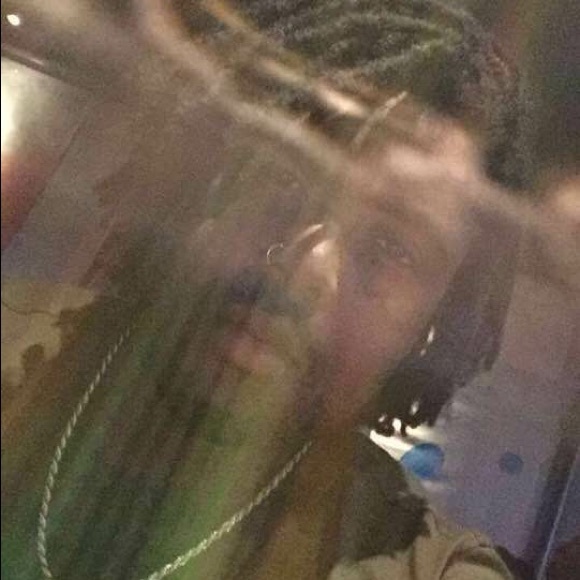 Profile Picture of Christopher Bolden (@uniquedancer91) on Poshmark