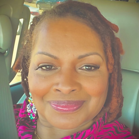 Profile Picture of Barefoot duchess posh ambassador Duchess (@barefootduchess) on Poshmark