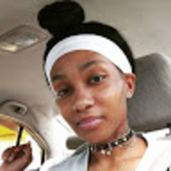 Profile Picture of Titanna Mcelroy (@brownskinanna21) on Poshmark