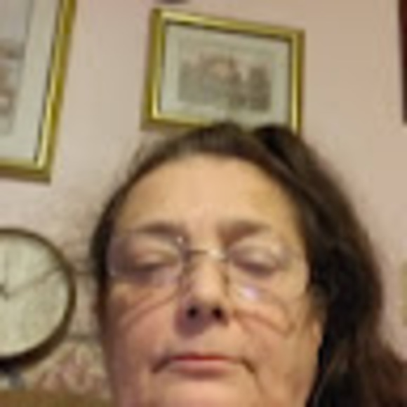 Profile Picture of Pam Leach (@pamleach986) on Poshmark