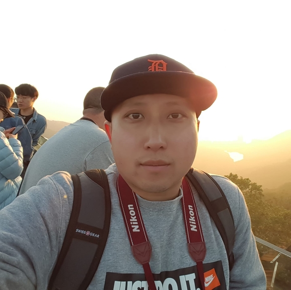 Profile Picture of Jim Ly (@lyjim86) on Poshmark