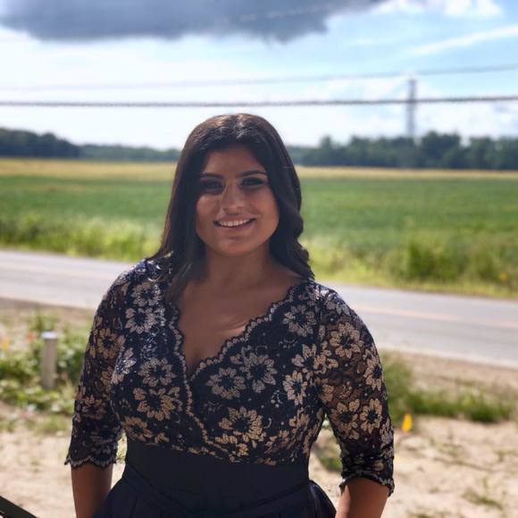 Profile Picture of Samara Hussein (@samarahussein) on Poshmark