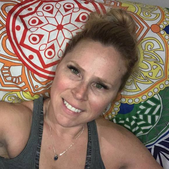 Profile Picture of Robin Muller (@coastalstorm25) on Poshmark