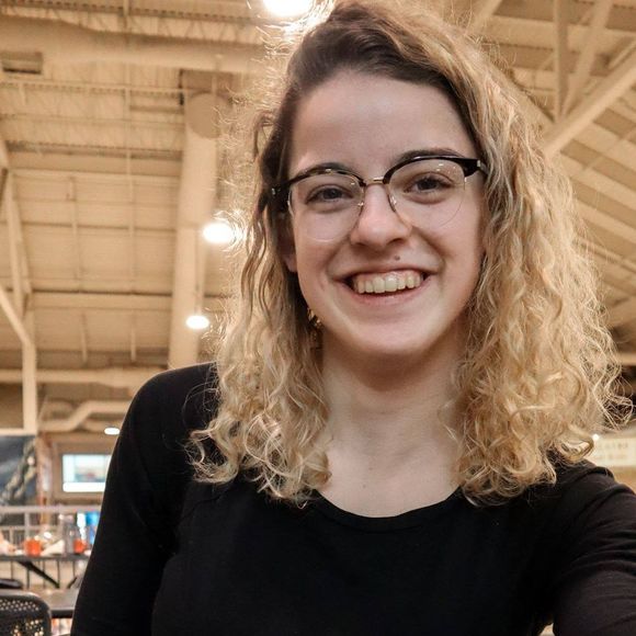 Profile Picture of Anastasia Maslak (@anastasiamaslak) on Poshmark