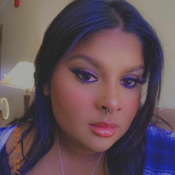 Profile Picture of Taara Savel (@tvxra) on Poshmark