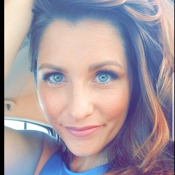 Profile Picture of Angela Adametz (@aadametz27) on Poshmark