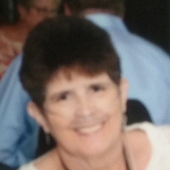 Profile Picture of Esther Chirichetti (@echirichetti) on Poshmark