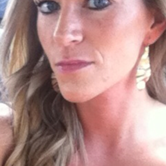 Profile Picture of Christina Hyde (@chyde83) on Poshmark