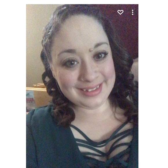 Tahlia Badessa - Poshmark Profile Picture of Tahlia Badessa (@tahlia_badessa) on Poshmark