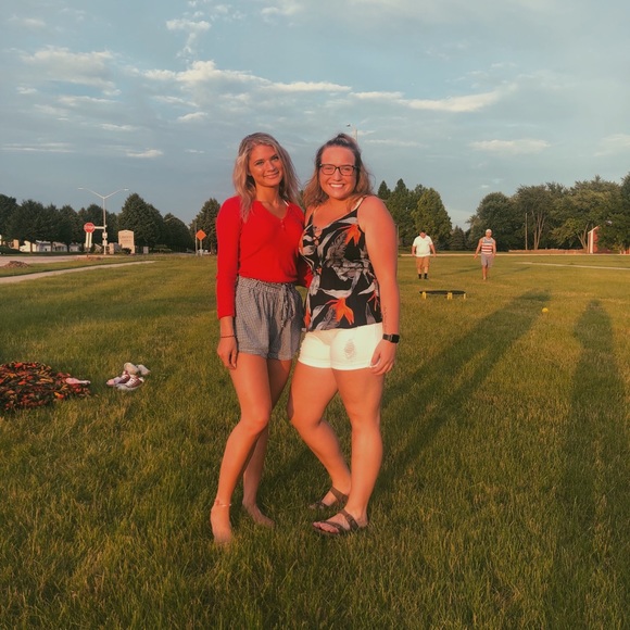 Profile Picture of Alecea Cardillo (@aleceacardillo) on Poshmark