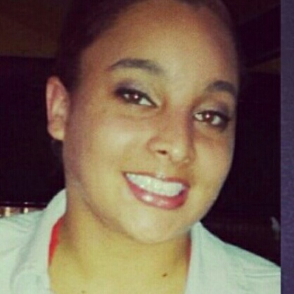 Alexis Spinelli - Poshmark Profile Picture of Alexis Spinelli (@lexspinelli95) on Poshmark