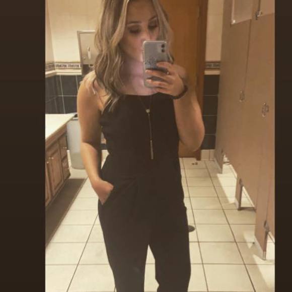 Profile Picture of Alicia Stillwell (@aliciastillw543) on Poshmark