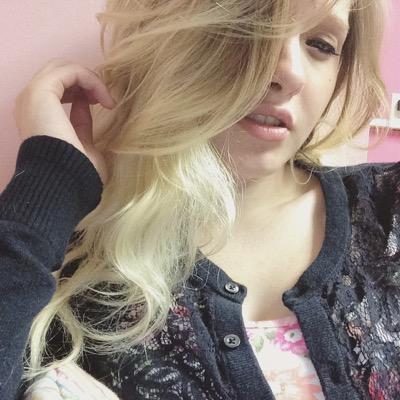 Profile Picture of Amber Marie Coates (@amcoates) on Twitter