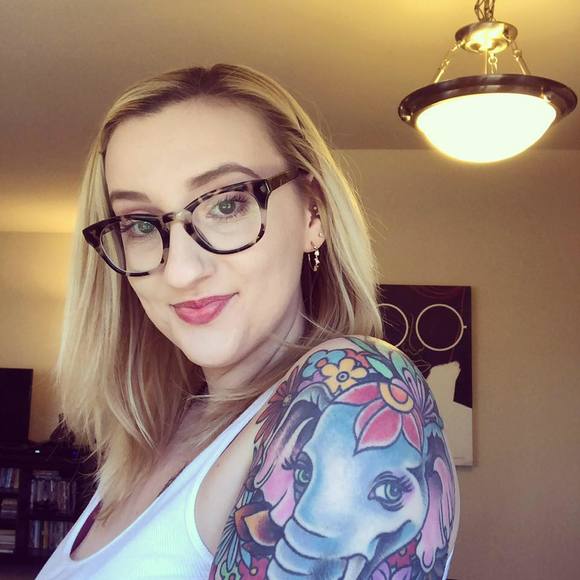 Profile Picture of Mollay Mollay (@sullivanmolly) on Poshmark