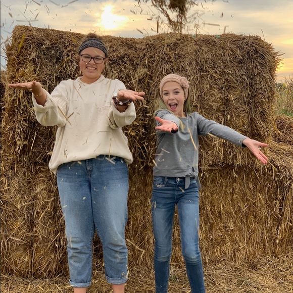 Profile Picture of Elsa Thomas (@elsa_thomas) on Poshmark