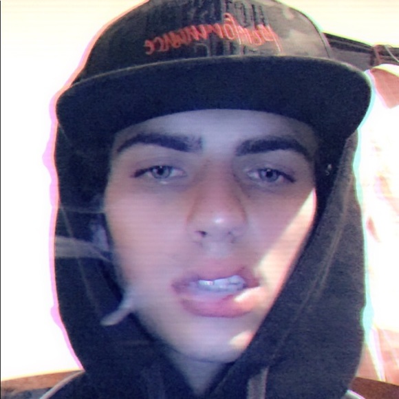 Chase Drew - Poshmark Profile Picture of Chase Drew (@kiinggdreeww) on Poshmark