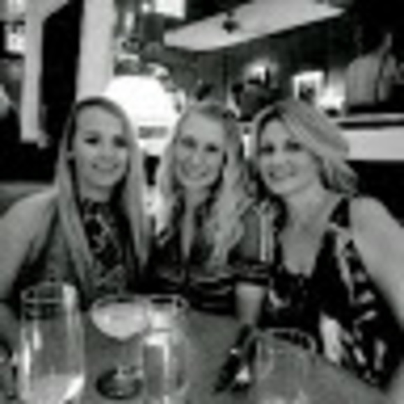 Profile Picture of Lorrie Pelizzoli (@lpelizzoli) on Poshmark