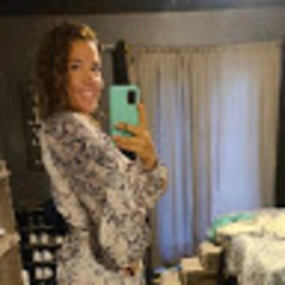 Profile Picture of Karissa Filbert (@karissafilbert) on Poshmark