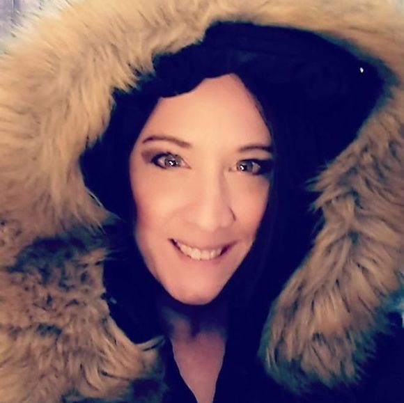 Profile Picture of Lori Lucchetta (@lorilucchetta) on Poshmark