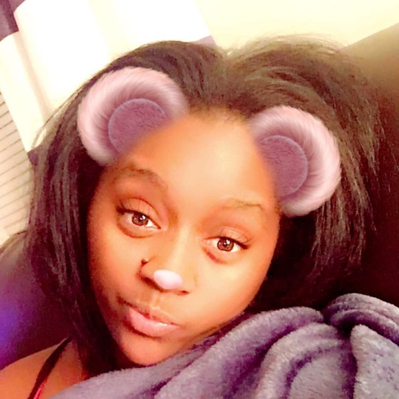 Profile Picture of Paula Douglas (@pauladouglas92) on Poshmark