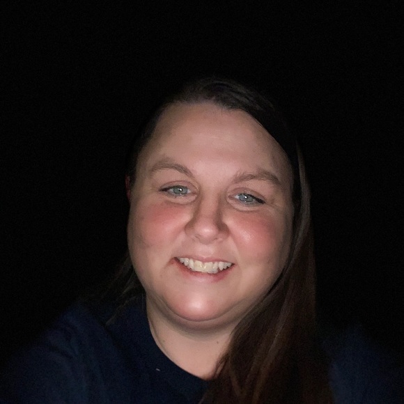 Profile Picture of Amanda Scoby (@amandascoby) on Poshmark