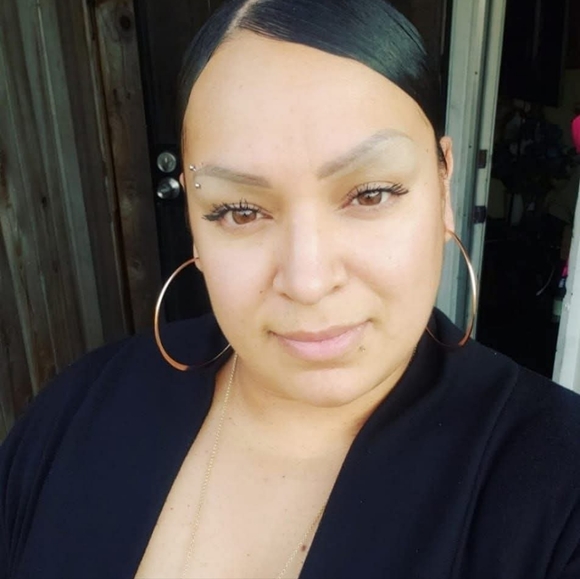 Profile Picture of Mslizzy Beebaby (@mslizzybeebaby) on Poshmark