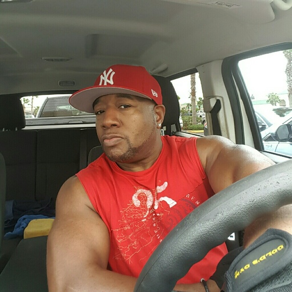 Profile Picture of Paul Richards (@mikiyel1) on Poshmark