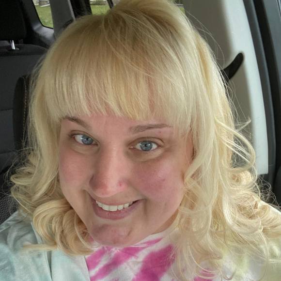 Profile Picture of Sandie Frank (@sandielena) on Poshmark