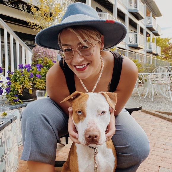 Profile Picture of Alex Heyn (@alexheyn) on Poshmark