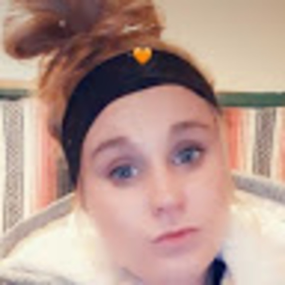 Profile Picture of Lacey Lantau (@laceyllantau) on Poshmark