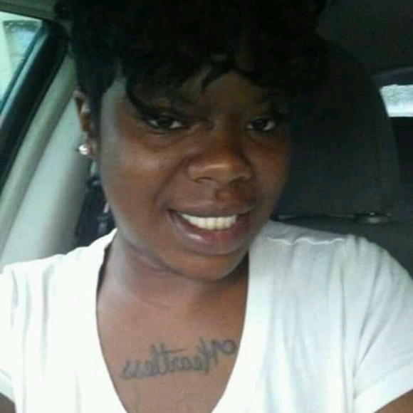 Profile Picture of Erica Wilcoxson (@sowonderful89) on Poshmark