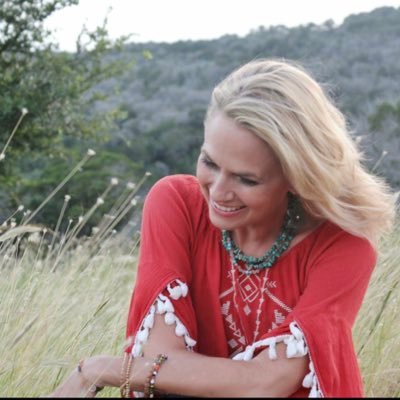 Profile Picture of Debbie McDaniel (@debbmcdaniel) on Twitter