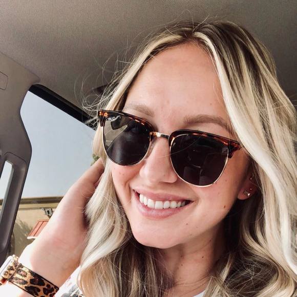 Profile Picture of Deborah Chandler (@deborahchand494) on Poshmark