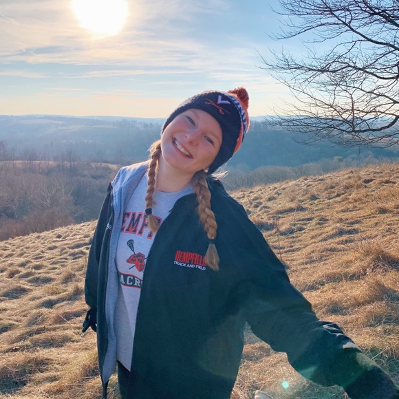 Profile Picture of Ella Kielmeyer (@ellakielmeyer) on Poshmark