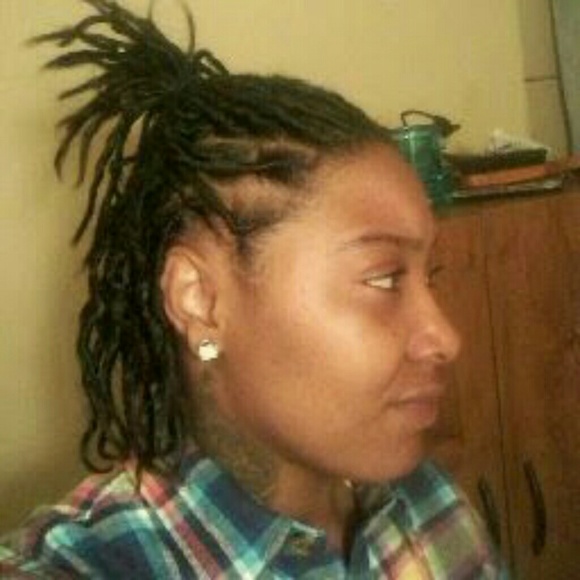 Profile Picture of Dawn Sutherland (@dweezy517) on Poshmark